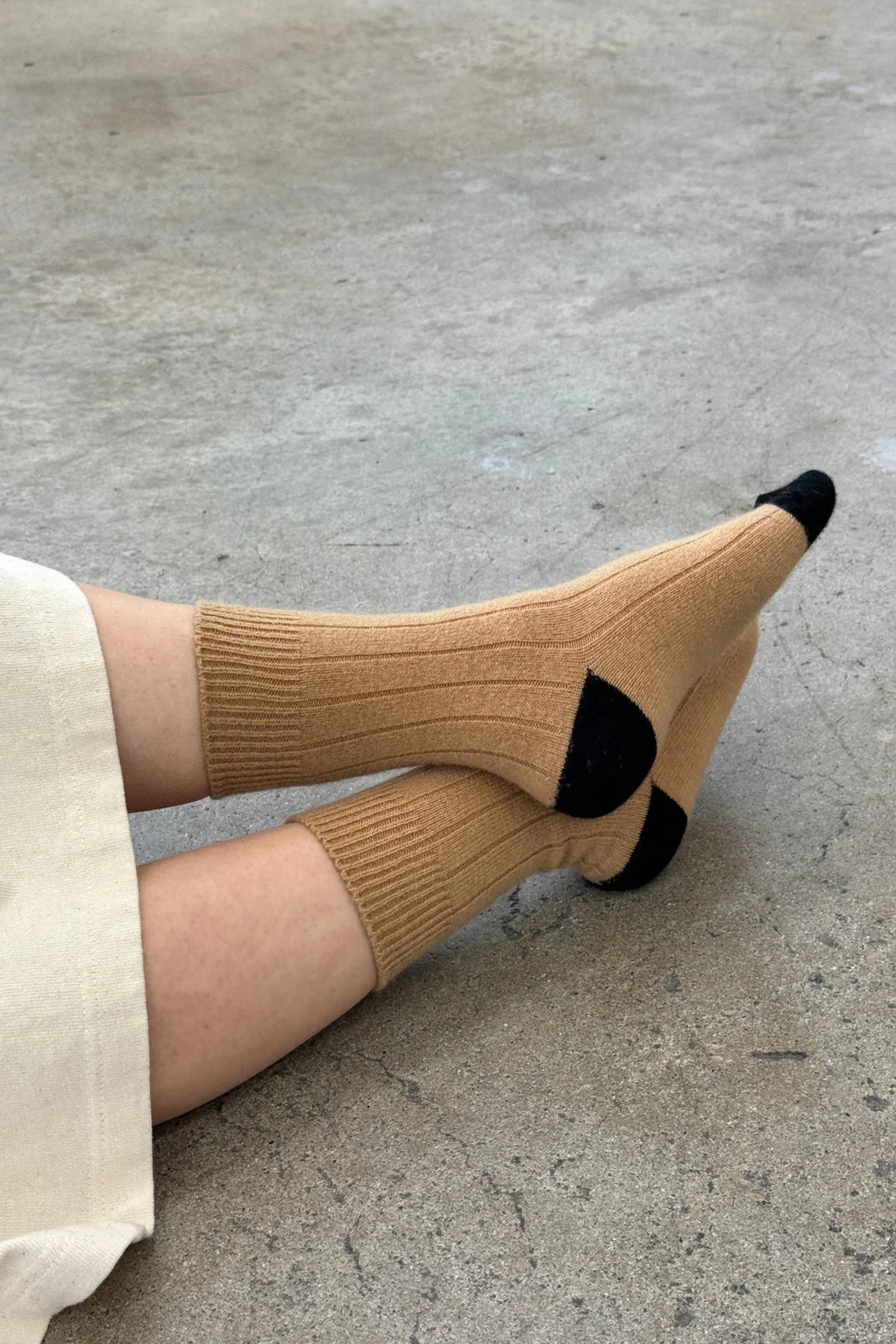 Le Bon Shoppe - Cashmere Classic Socks - Camel